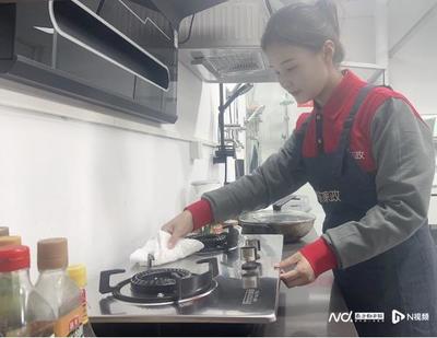 凌晨蹲網(wǎng)上搶保潔員!年前家政服務(wù)需求暴增,從業(yè)者月薪過萬